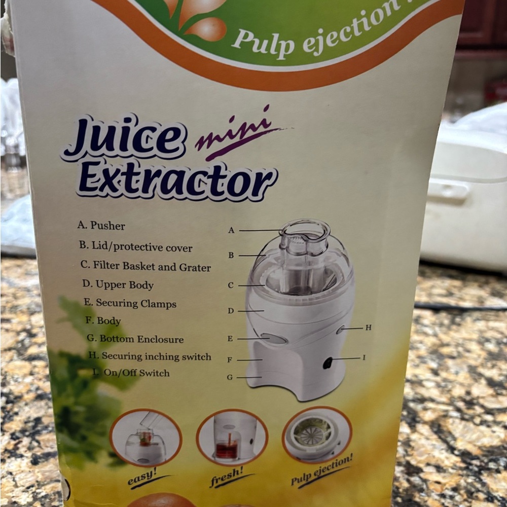 Like New Mini Juice Extractor - Picture 2 of 11